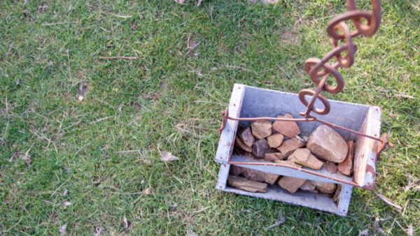 Cesto con piedras