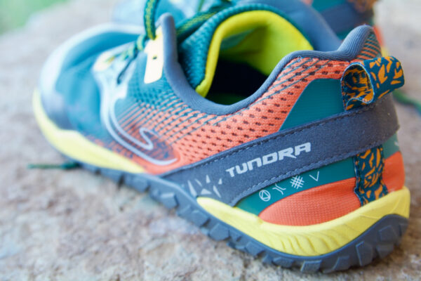 Detalle en el talón de las Tundra Trail de Joma