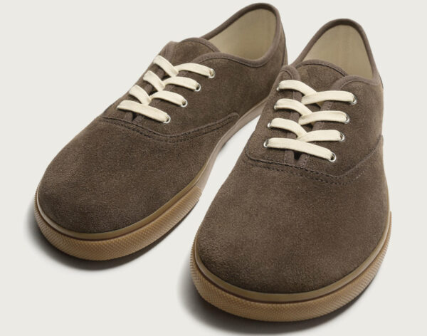 Zapatillas barefoot de Zara para hombre en color marrón