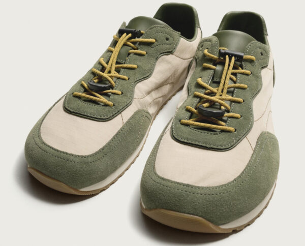 Zapatilla combinada barefoot de Zara en color verde